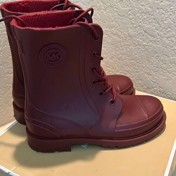 Michael Kors Women's 10 Lace Up Lined Rubber Rain Boots Dark Berry Fall New - Picture 2 of 13